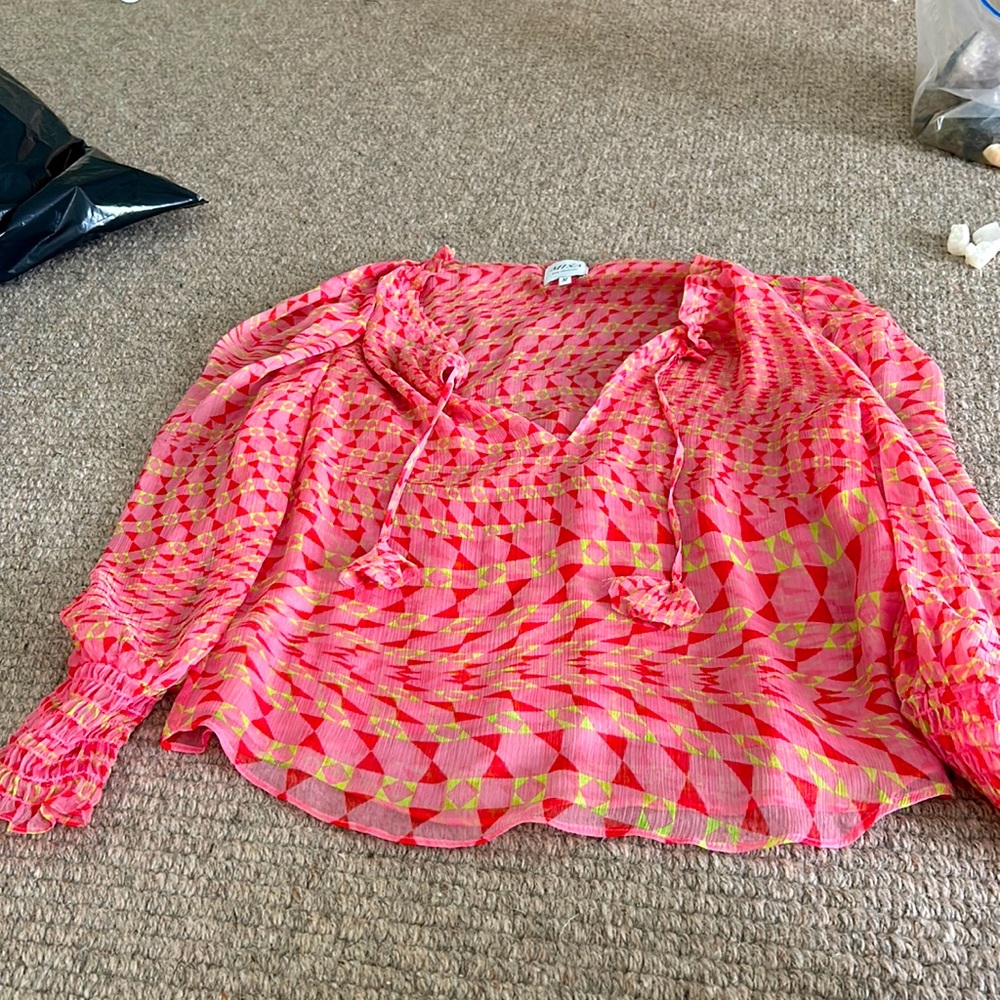 Beautifuly stunning green and pink top from MISA Los Angeles!